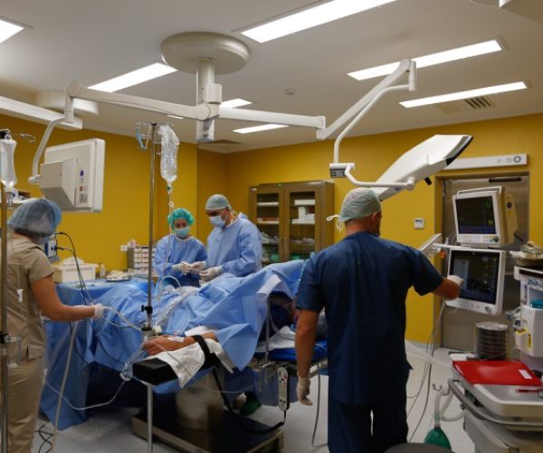 AIWA Clinic turpina sniegt medicīnas pakalpojumus